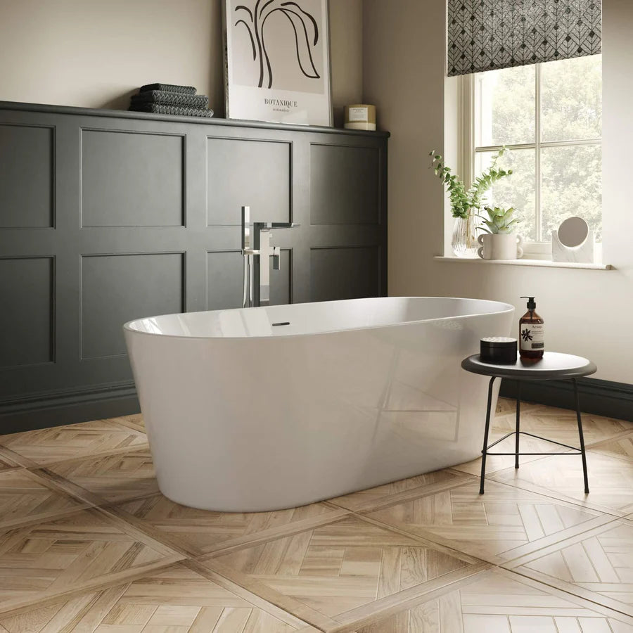 The White Space Como 1600mm Freestanding Bath