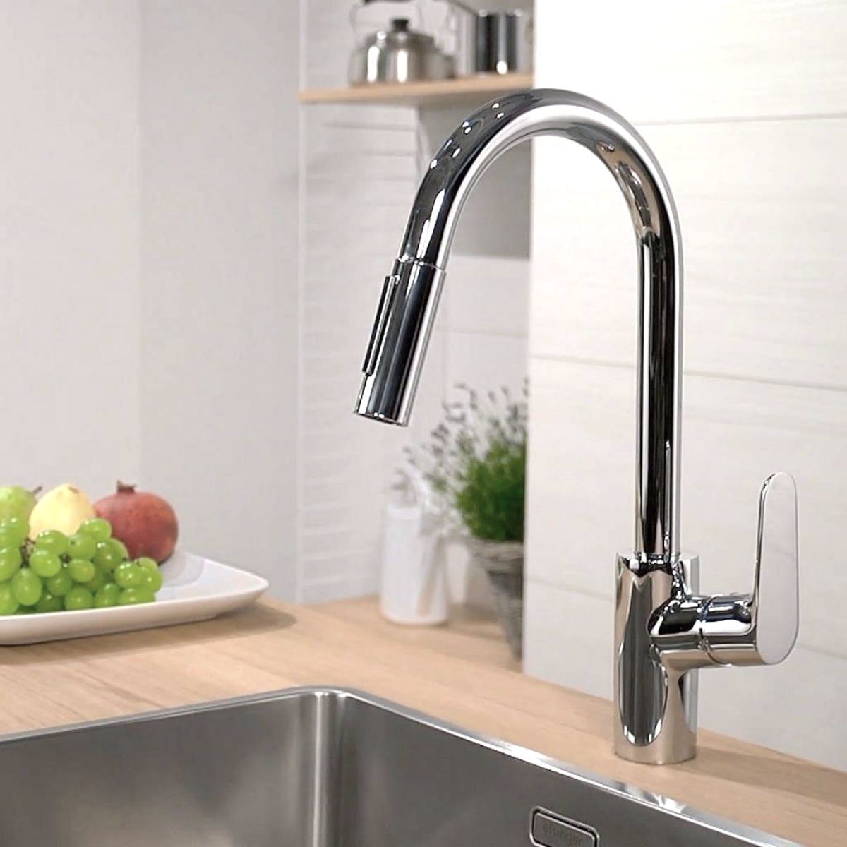 Hansgrohe Focus 240 Kitchen Mixer Tap With Pull-Out Spray